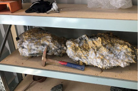 Đào được cục vàng lớn chưa từng thấy, nặng gần 90 kg