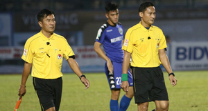 Trọng tài V-League lại mắc sai lầm nghiêm trọng, 'bẻ còi' huỷ bàn thắng