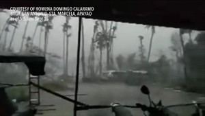 Clip: Siêu bão MANGKHUT gây gió giật dữ dội, quần thảo Philippines