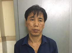 Cảnh sát bắt người đàn ông dùng dao lam rạch túi trộm tiền