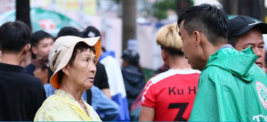 Khán giả vây phòng vé, quyết xem bằng được trận đấu của HAGL