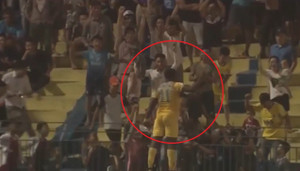 Ăn mừng quá khích, cựu binh HAGL nhận thẻ đỏ khiến FLC Thanh Hóa ôm hận