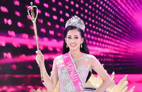 Video: Tân Hoa hậu Việt Nam 2018 xúc động giây phút đăng quang