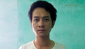 Chồng đâm chết vợ ngay trước bữa cơm tối