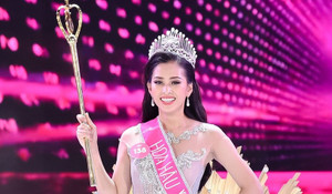 Hoa hậu 18 tuổi Trần Tiểu Vy: 'Ai chê học kém, tôi để ngoài tai'