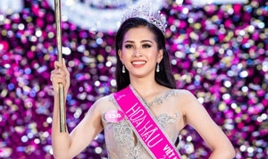 Hoa hậu Việt Nam 2018 nhận học bổng gần 500 triệu đồng