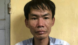 Sau vụ xô xát, kẻ có 6 tiền án cầm dao đuổi công an