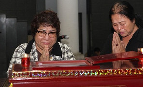 NSƯT Minh Vượng nức nở tiễn đưa 'trùm hài Tết đất Bắc' về nơi an nghỉ cuối cùng của kiếp người