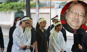 NSND Trà Giang buồn bã hoà vào dòng người tiễn biệt 'Đề Thám' Đoàn Dũng