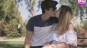 Video: Tình yêu diệu kỳ của cô gái sinh ra không có âm đạo