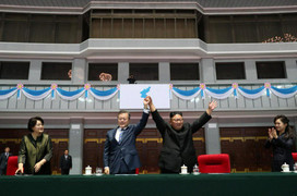 Ông Kim tặng ông Moon món quà đặc biệt 'vừa đắt tiền, vừa cảm động'