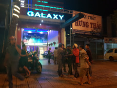 2 nhóm thanh niên hỗn chiến tại quán karaoke, 1 người bị thương nặng