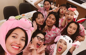 Cận kề ngày cưới, Nhã Phương cực đáng yêu, quậy hết mình trong tiệc độc thân