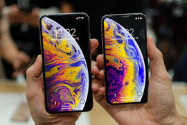 Video: 'Đập hộp' iPhone XS Max và Apple Watch 2018 đầu tiên về Việt Nam