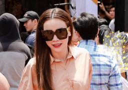 Hồ Ngọc Hà, Tóc Tiên đến nhà thờ của Hoài Linh dâng hương Tổ nghề