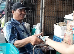 Bảo kê tại chợ Long Biên: Chủ tịch Hà Nội yêu cầu Giám đốc Công an TP khẩn trương điều tra