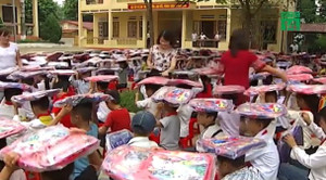 Clip: Trung thu giản dị của trẻ em vùng lũ Yên Bái