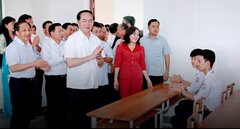 Video: Ký ức ở ngôi trường cũ của Chủ tịch nước Trần Đại Quang
