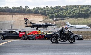 Đua tốc độ vô tiền khoáng hậu giữa siêu mô tô, siêu xe với chiến đấu cơ. Ai thắng?