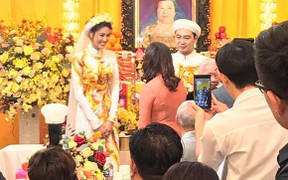 Lan Khuê diện áo dài, rạng rỡ bên đại gia John Tuấn Nguyễn trong lễ ăn hỏi