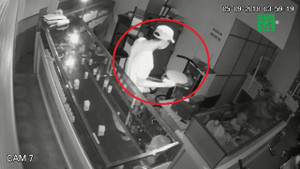 Bị trộm cả tỷ đồng, chủ tiệm vàng Hà Tĩnh treo thưởng 50 triệu đồng cho người báo tin