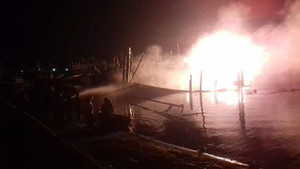 1,5 giờ đồng hồ chìm trong khói lửa, tàu cá ở Quảng Nam bị thiêu rụi