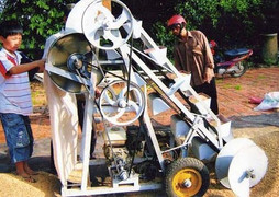 Lão nông học hết lớp 3 chế tạo máy xúc lúa