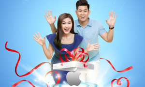 Dùng dịch vụ ngân hàng, khách hàng may mắn trúng bộ tứ 'Táo xinh'