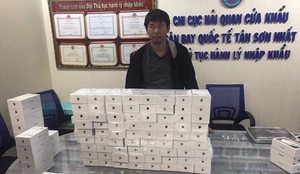 Hải quan Tân Sơn Nhất tạm giữ 250 iPhone XS trị giá gần 7 tỷ đồng