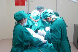 Đau bụng âm ỉ tưởng đau dạ dày, đi khám tá hỏa phát hiện bị ung thư