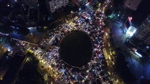 Cảnh đường phố thủ đô ùn tắc sau mưa lớn nhìn từ trên cao