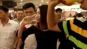 Bị khách nam chuốc rượu trong đám cưới, phù dâu đột tử