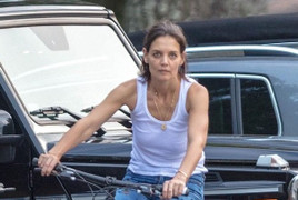 Katie Holmes mặt mộc xơ xác già nua khi hẹn hò bạn trai Jamie Foxx