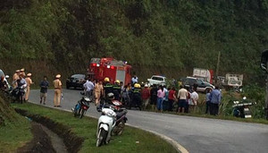 Ô tô lao xuống vực sâu 100m ở Bắc Kạn, 5 người trên xe thoát chết kỳ diệu