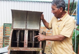 Máy tuốt bắp của lão nông người K’Ho