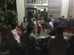 Con trai hốt hoảng thấy cha mẹ treo cổ chết trong nhà