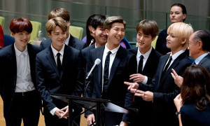 Tạp chí thời trang Mỹ gọi BTS là 'nhóm nhạc nam mặc đẹp nhất thế giới'