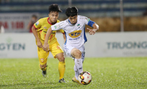 HLV HAGL tiết lộ không ngờ về Công Phượng sau trận thắng Nam Định