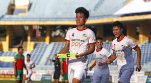 Bùi Tiến Dũng tỏa sáng trong ngày Viettel thăng hạng V-League