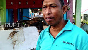 Clip: Dân xót xa nhìn cảnh đổ nát như tận thế sau động đất ở Indonesia