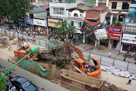 Video: Số phận mong manh dưới những cẩu tháp công trình trên cao