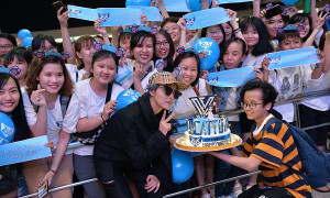 Fan tự làm bánh kem mừng sinh nhật Vũ Cát Tường