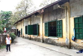 Có trường nhưng hơn 1.000 học sinh Huế vẫn phải đi thuê, mượn phòng học