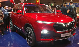 Ảnh thực tế nội, ngoại thất của bộ đôi xe VinFast trên tạp chí ô tô hàng đầu nước Anh