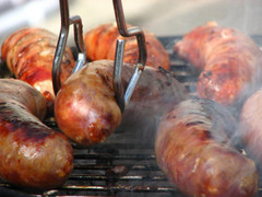 Ăn nhiều xúc xích, thịt chế biến sẵn, cẩn thận 'án tử' ung thư trực chờ