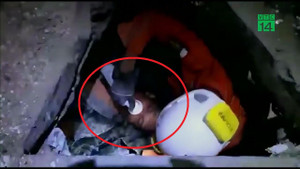 Bị vùi lấp trong đống đổ nát suốt 4 ngày, người đàn ông sống sót kỳ diệu