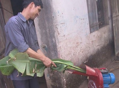 Anh thợ rèn chế tạo máy thái đa năng