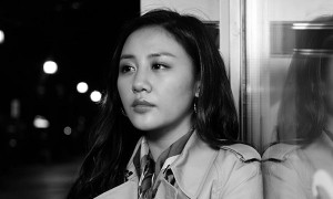 Kể lại cuộc sống không trọn vẹn của phụ nữ sau hôn nhân, Văn Mai Hương nhiều lần bật khóc