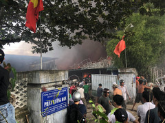 Đang cháy lớn tại phân xưởng đan ghế xuất khẩu ở Thừa Thiên - Huế