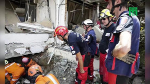 Kỳ diệu tìm thấy người còn sống sau 7 ngày dưới đống đổ nát ở Indonesia
